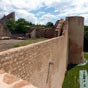 Ainay-le-Château : enceinte (photo Jack Trouvé).